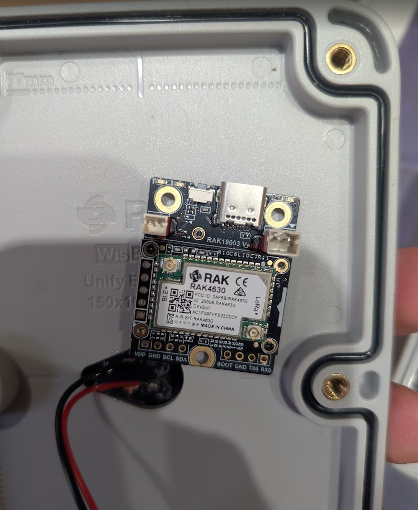 A RAK19003 and its RAK4631 core module, minimal and very efficient setup